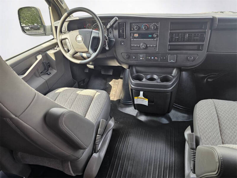 2025 Chevrolet Express 2500