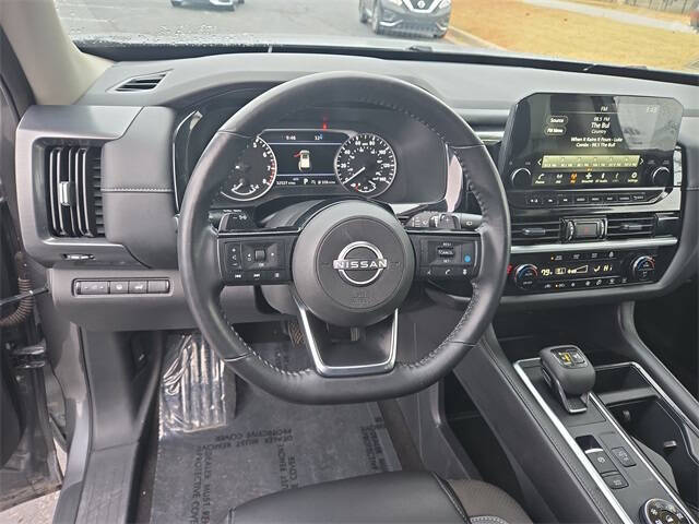 2025 Nissan Pathfinder SL