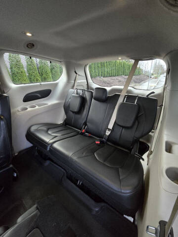 2017 Chrysler Pacifica Touring-L