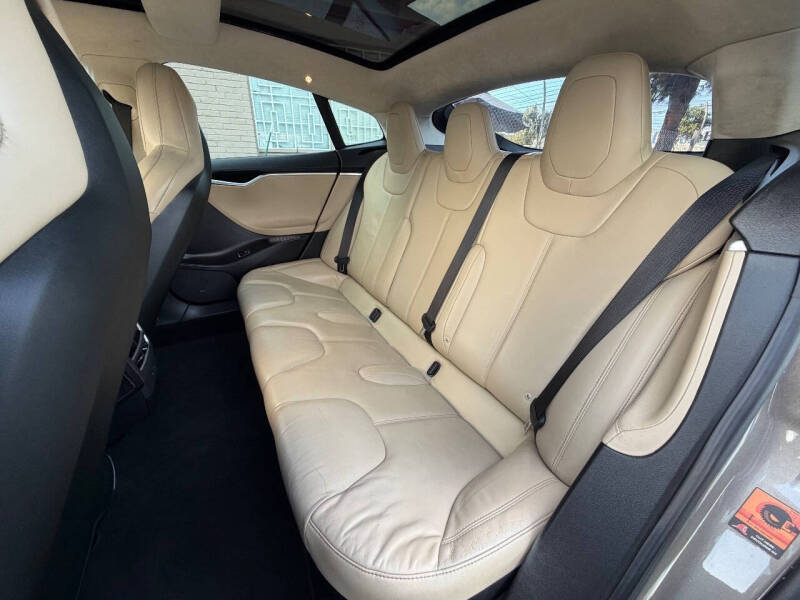 2016 Tesla Model S 90D