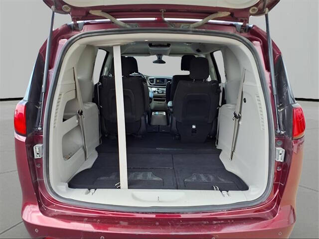 2020 Chrysler Voyager LX