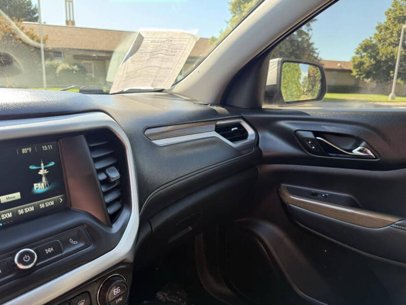 2017 GMC Acadia SLE-2