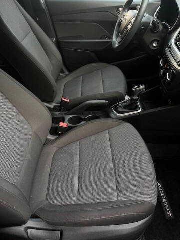 2022 Hyundai Accent SE