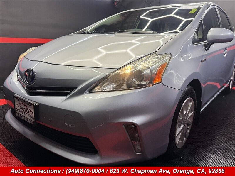 2013 Toyota Prius v Three