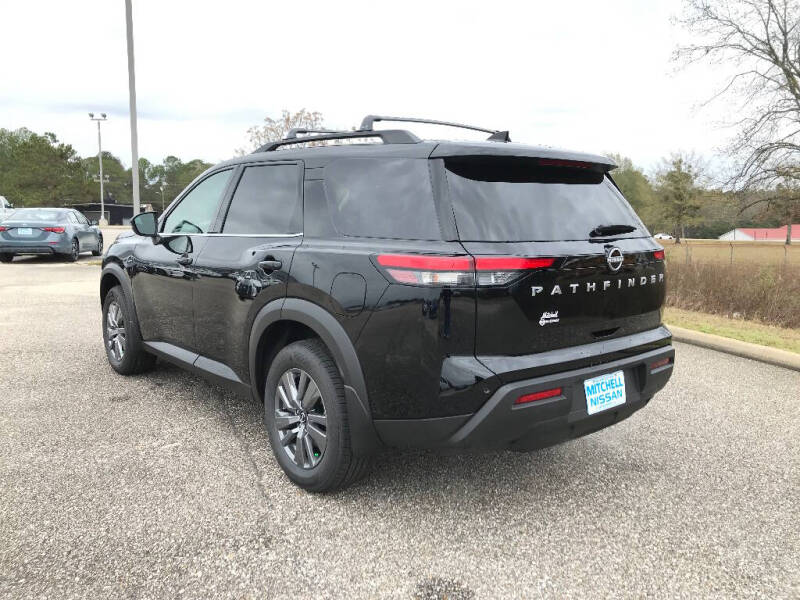 2025 Nissan Pathfinder SV