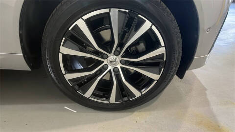 2023 Volvo XC60 B5 Plus Dark Theme