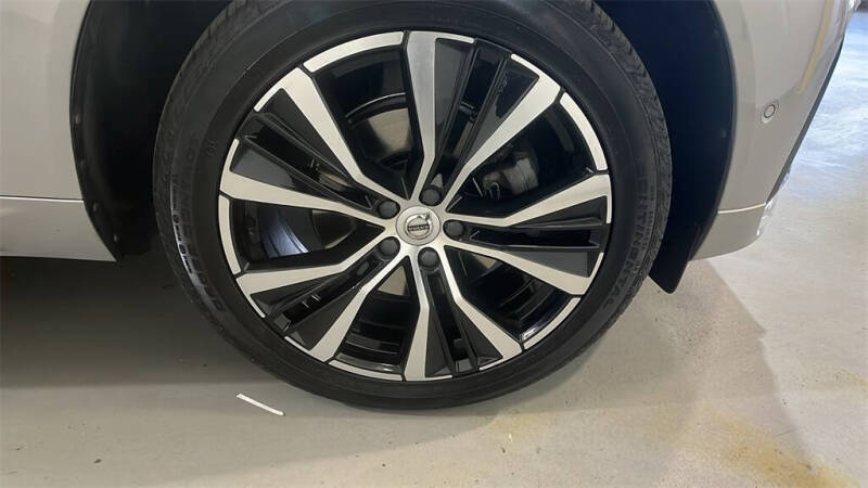 2023 Volvo XC60 B5 Plus Dark Theme