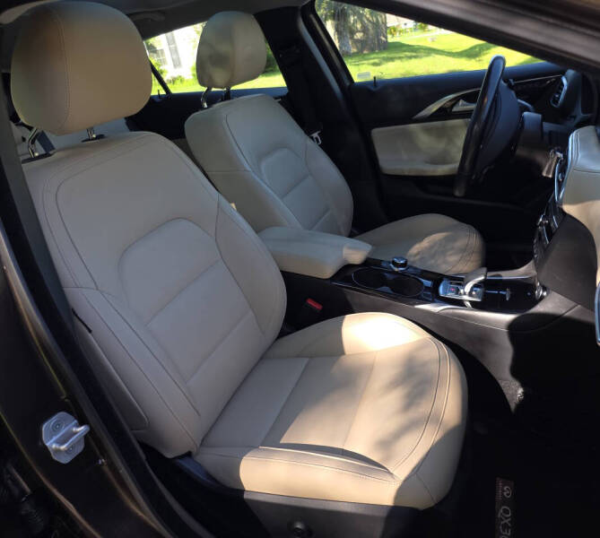 2017 Infiniti QX30 Premium