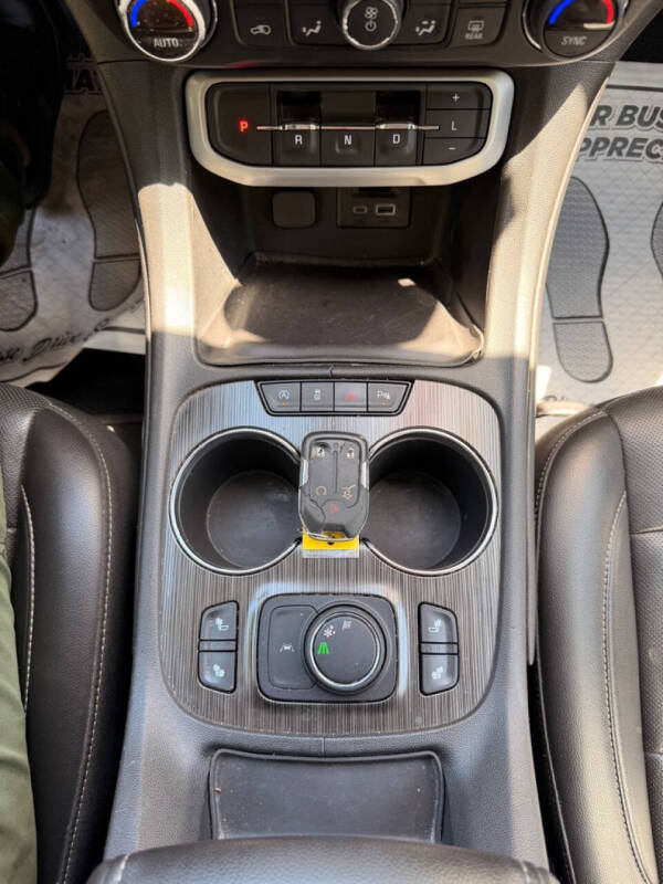 2023 GMC Acadia SLT