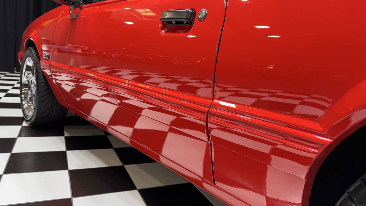 1992 Ford Mustang 19