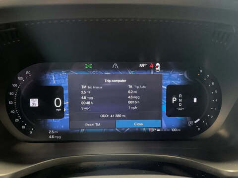 2023 Volvo XC60 B5 Ultimate Bright Theme