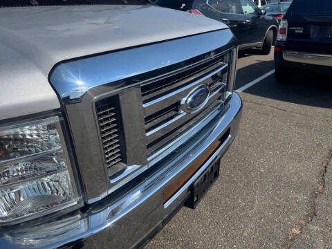 2012 Ford E-Series E-350 SD XLT