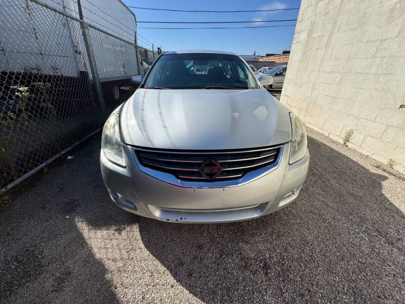 2011 Nissan Altima S photo 2