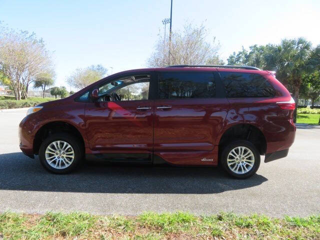2017 Toyota Sienna XLE Premium 8-Passenger