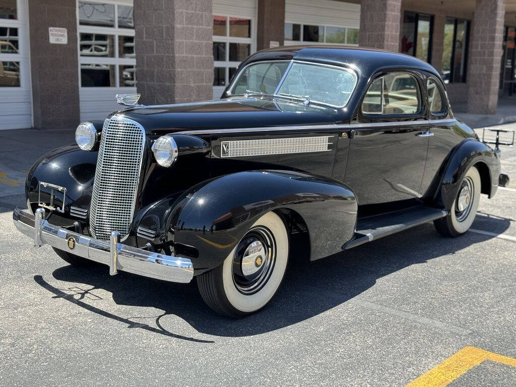 1937 Cadillac Series 60 Opera Coupe 4