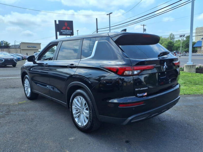 2024 Mitsubishi Outlander ES