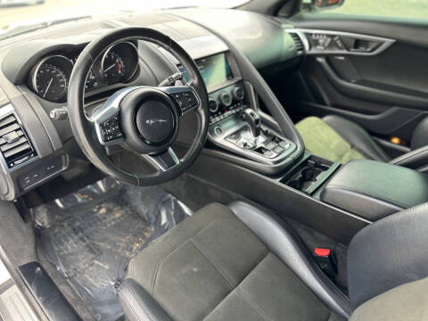 2019 Jaguar F-TYPE P300