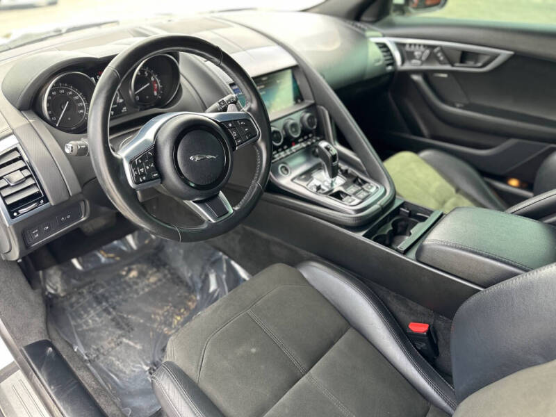 2019 Jaguar F-TYPE P300
