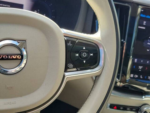 2024 Volvo XC60 B5 Core Dark Theme