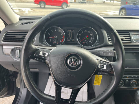 2017 Volkswagen Passat 1.8T R-Line