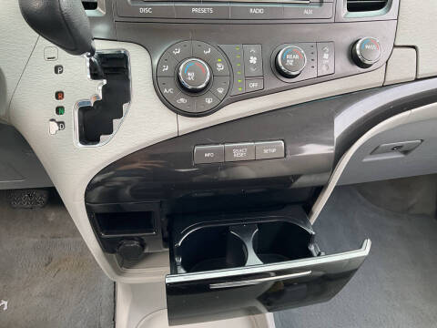 2011 Toyota Sienna LE 7-Passenger