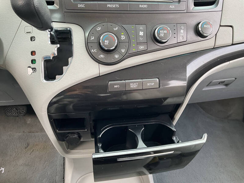 2011 Toyota Sienna LE 7-Passenger