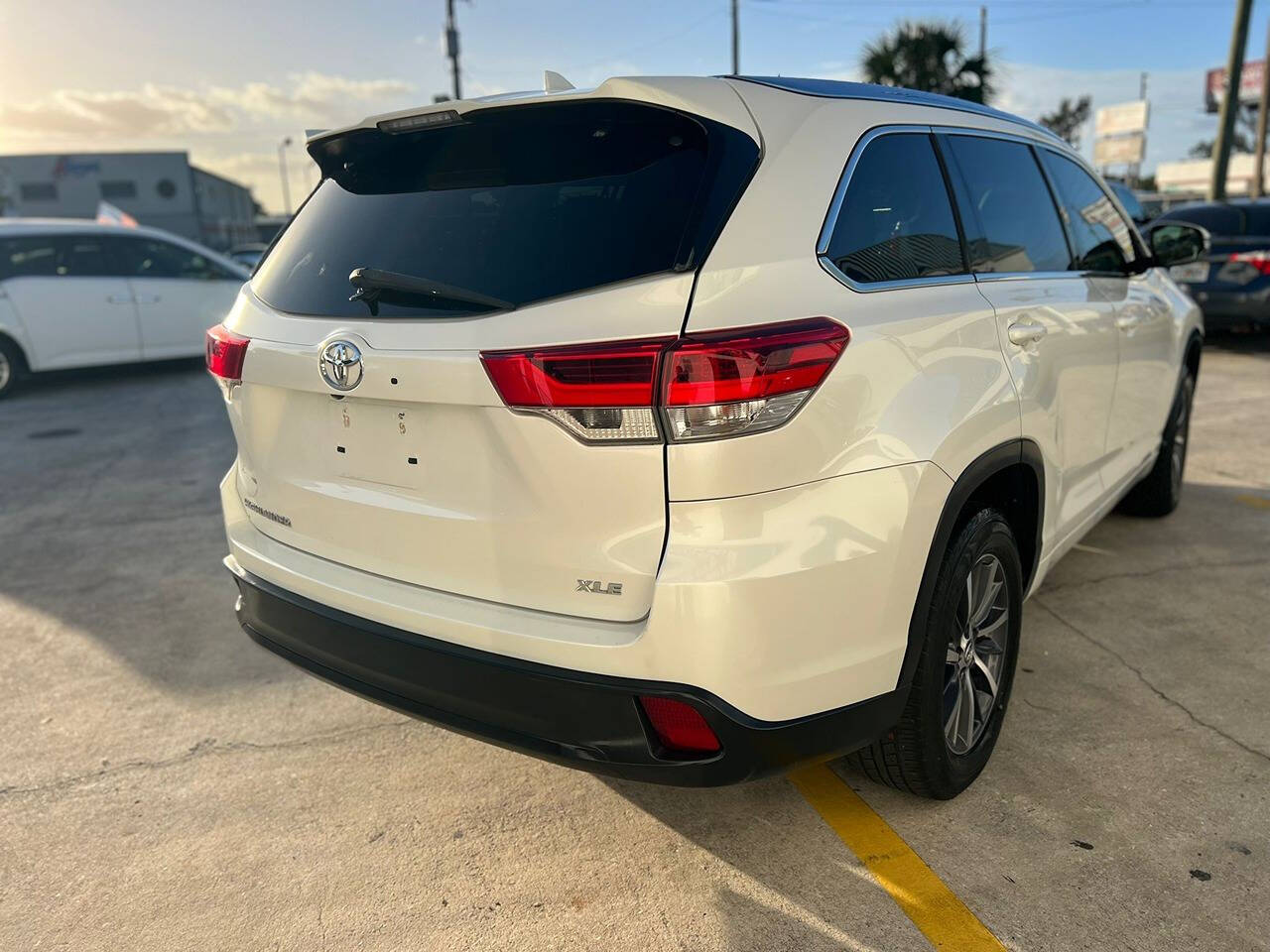 2017 Toyota Highlander for sale at SUR Colombiano LLC in Kissimmee, FL