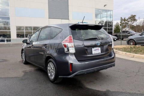 2017 Toyota Prius v Four
