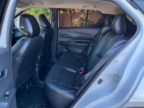 2020 Nissan Kicks SR