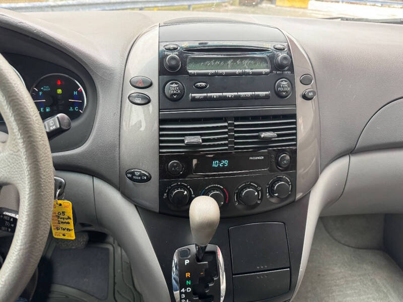 2009 Toyota Sienna CE 8-Passenger