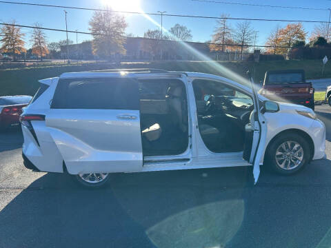 2022 Toyota Sienna XLE 8-Passenger