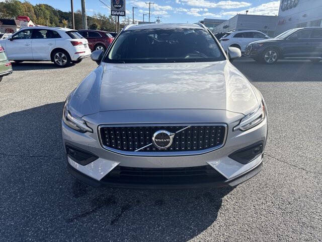 2025 Volvo V60 Cross Country B5 Plus