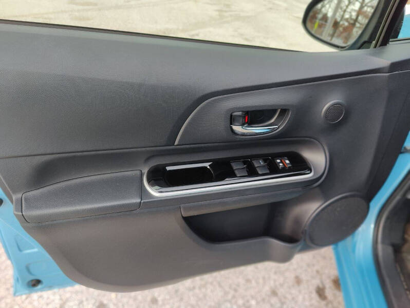 2016 Toyota Prius c Three