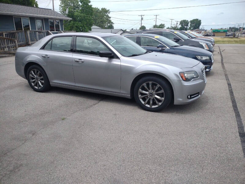 2014 Chrysler 300 for sale at Dave's Car Corner in Hartford City IN