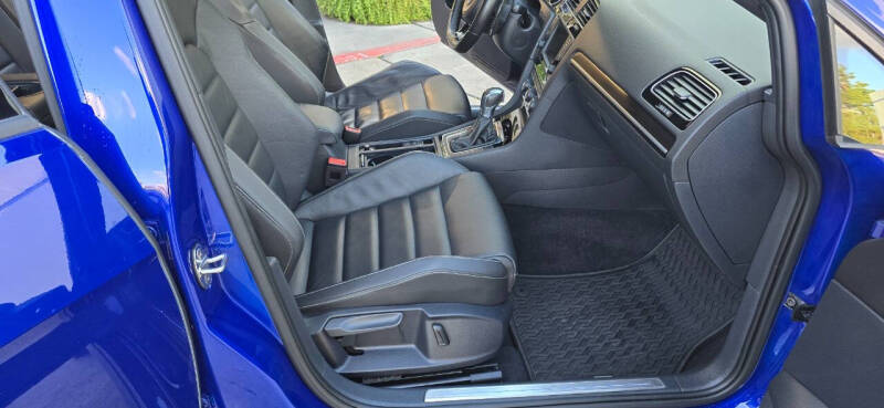 2017 Volkswagen Golf R 4Motion