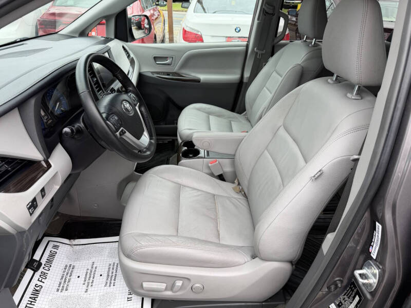 2016 Toyota Sienna XLE Premium 7-Passenger