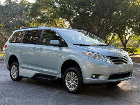 2016 Toyota Sienna XLE 7-Passenger Auto Access Seat