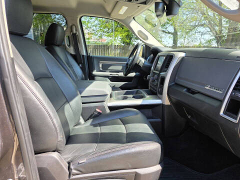 2017 RAM 1500 SLT