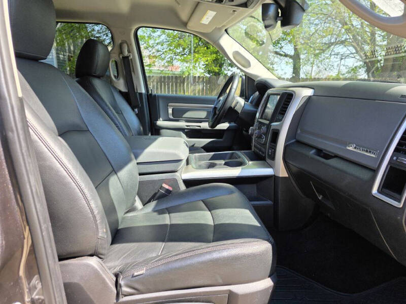 2017 RAM 1500 SLT
