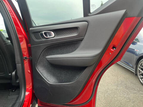 2023 Volvo XC40 B5 Plus Dark Theme