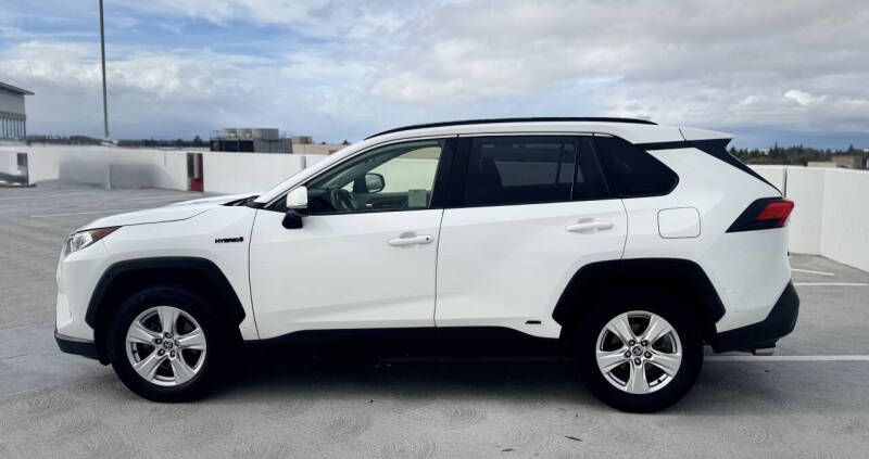 2020 Toyota RAV4 Hybrid XLE