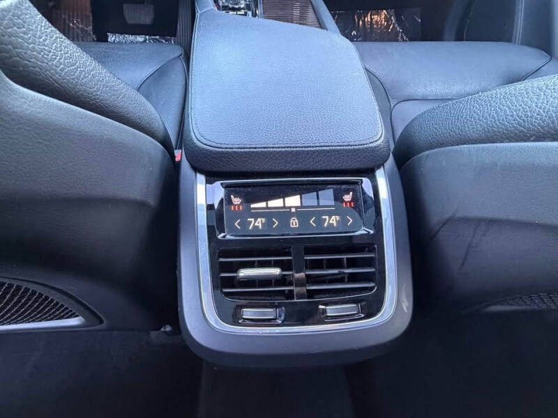 2019 Volvo XC90 T6 Momentum