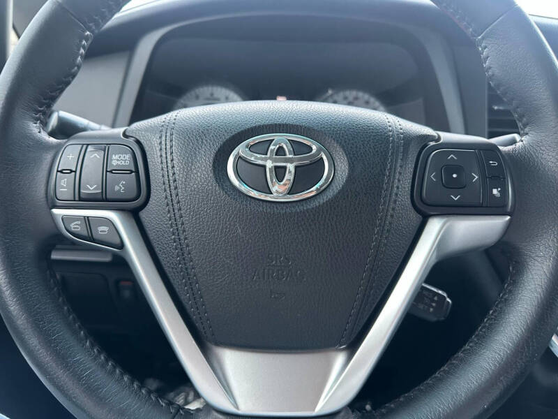 2015 Toyota Sienna SE 8-Passenger