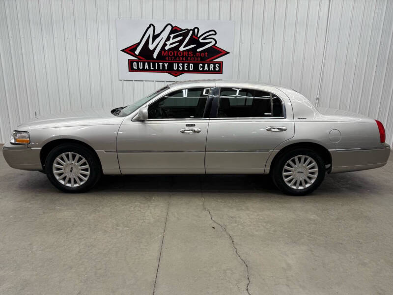 Used 2004 Lincoln Town Car Signature with VIN 1LNHM81W24Y627102 for sale in Ozark, MO