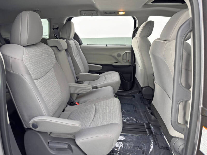 2021 Toyota Sienna LE 8-Passenger