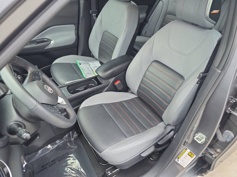 2023 Nissan Kicks SR