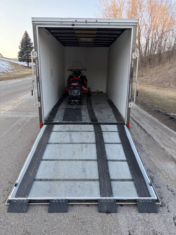 2017 Haulmark V7000