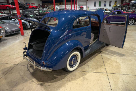 1937 Ford Deluxe