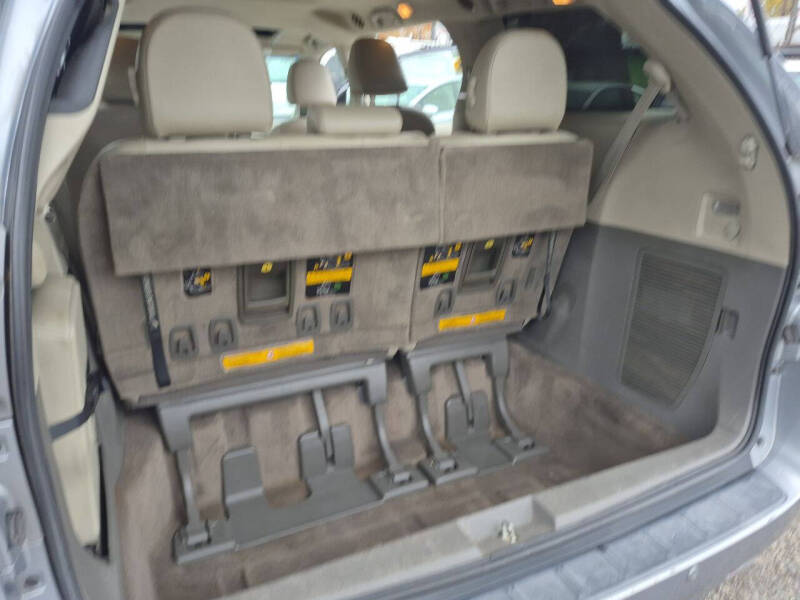 2014 Toyota Sienna XLE 8-Passenger