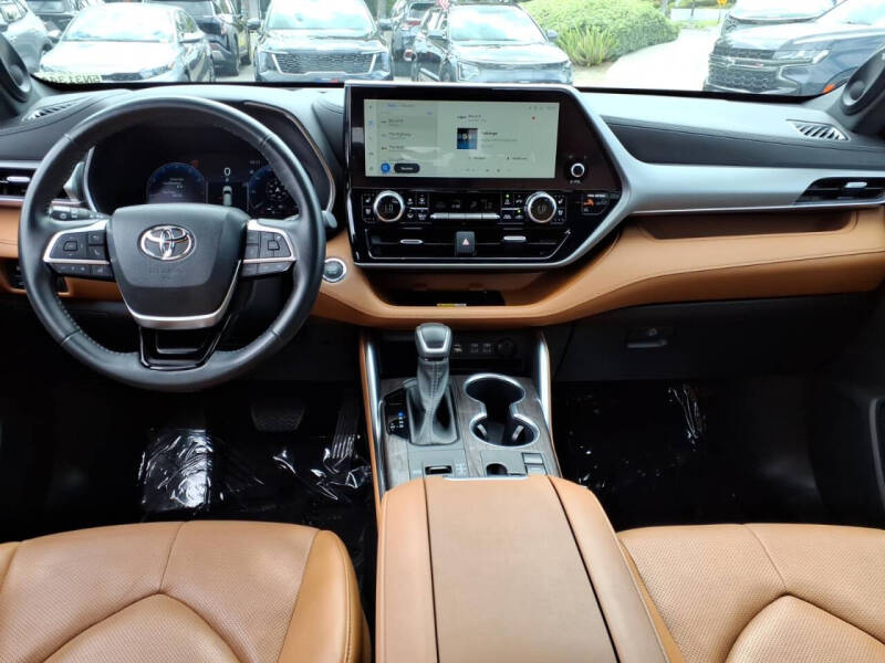 2023 Toyota Highlander Platinum